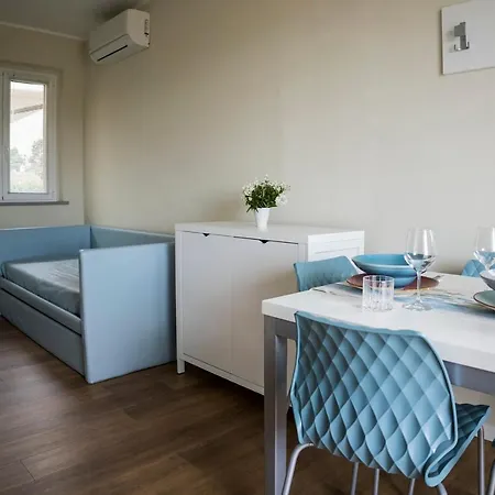 Balconi Del Conero 公寓式酒店 4*